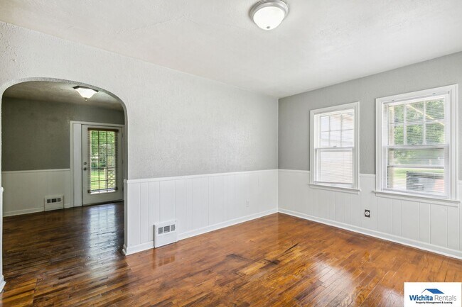 Building Photo - 3 bed 1 bath home
