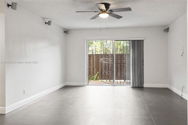 Building Photo - 13720 SW 90th Ave