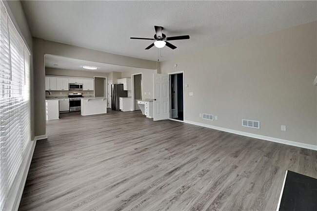 Building Photo - 2215 Traywick Chase