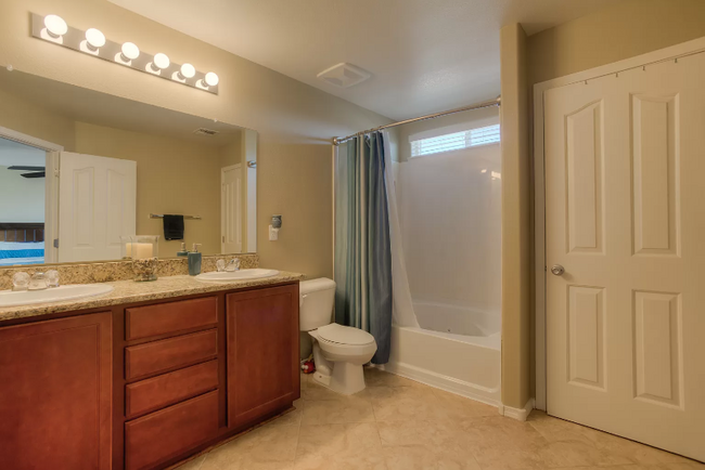 Foto del edificio - 2924 McKinnon Way SW