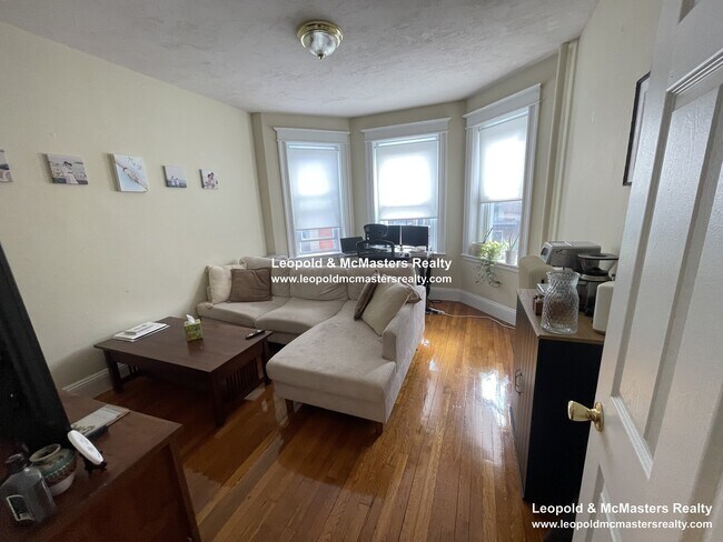 Foto del edificio - 33 Woodstock Ave