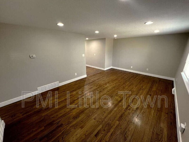 Building Photo - 364 S Salem St