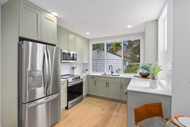 Cocina - 2151 N 147th St