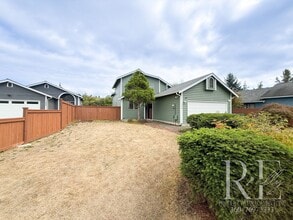 Building Photo - 7640 Colony Ct NE