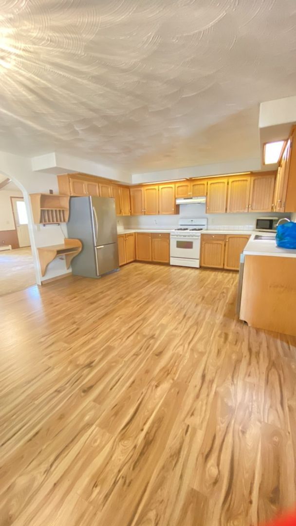 Foto del edificio - Adorable duplex with picture perfect front...
