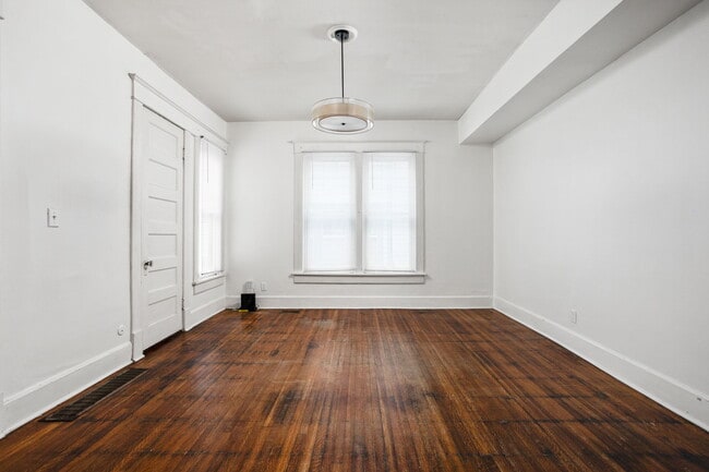 Building Photo - 418 N Drexel Ave