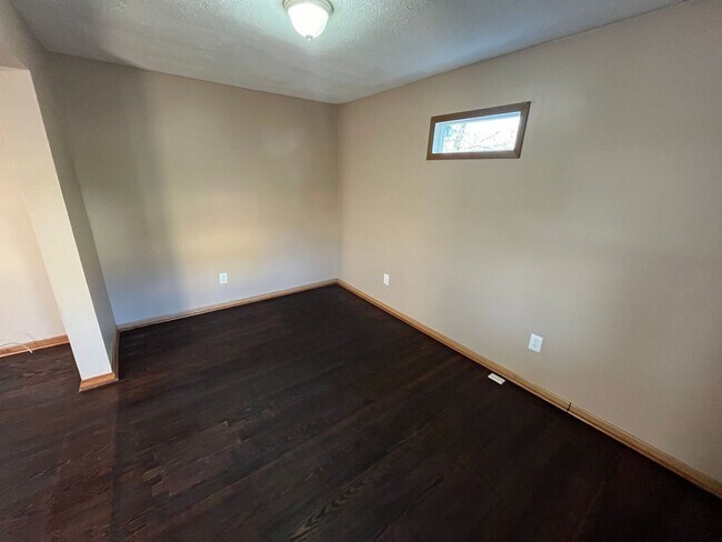 Foto del edificio - 729 Crestmore Ave