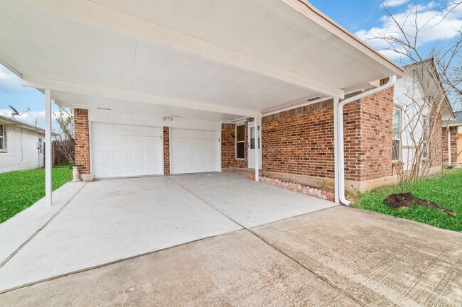 Building Photo - Beautiful and Spacious 4 Bedroom Home