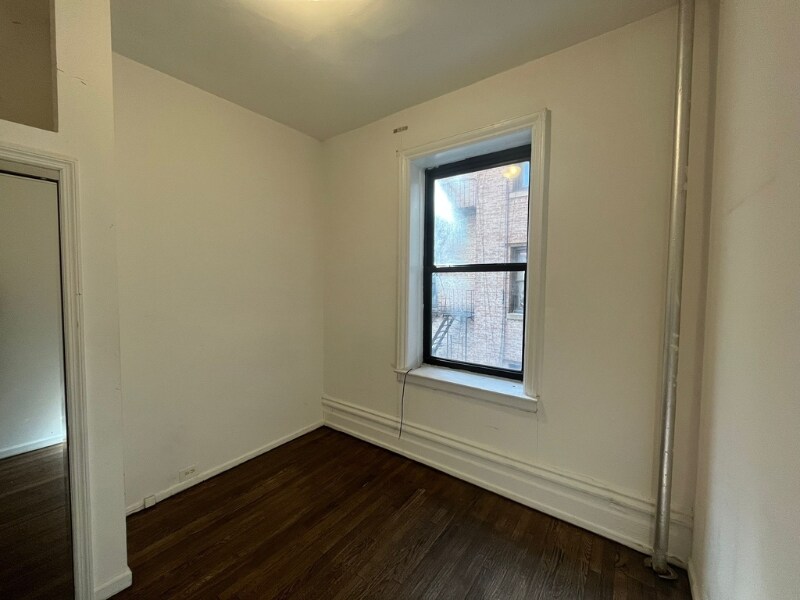 Building Photo - 45 Tiemann Pl