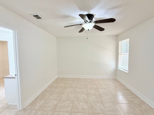 Building Photo - 3-Bedroom Home - Crosswinds Subdivision