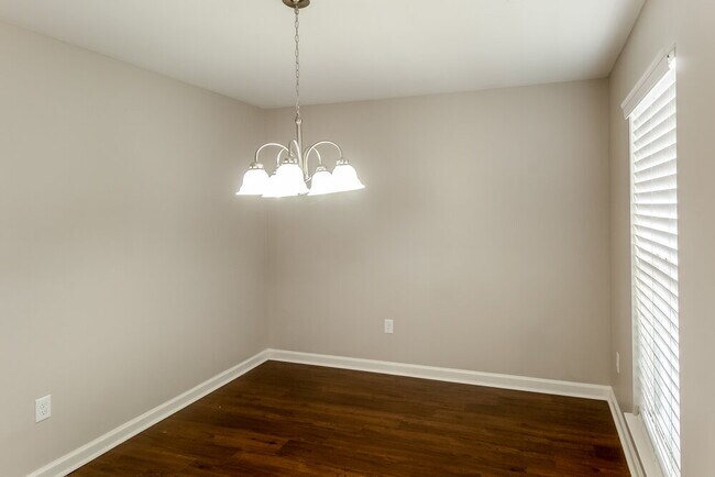 Foto del edificio - 906 Lakemont Dr