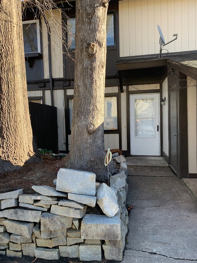 Primary Photo - 2 STORY SPACIOUS ONE BEDROOM CONDO WITH SP...