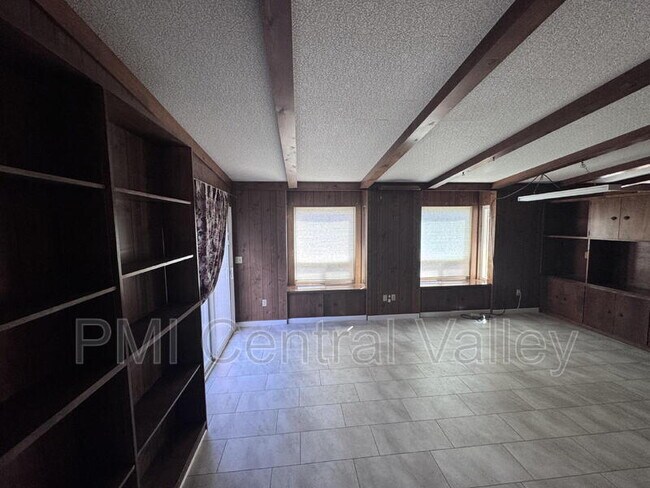 Foto del edificio - 4650 Dahlia Dr