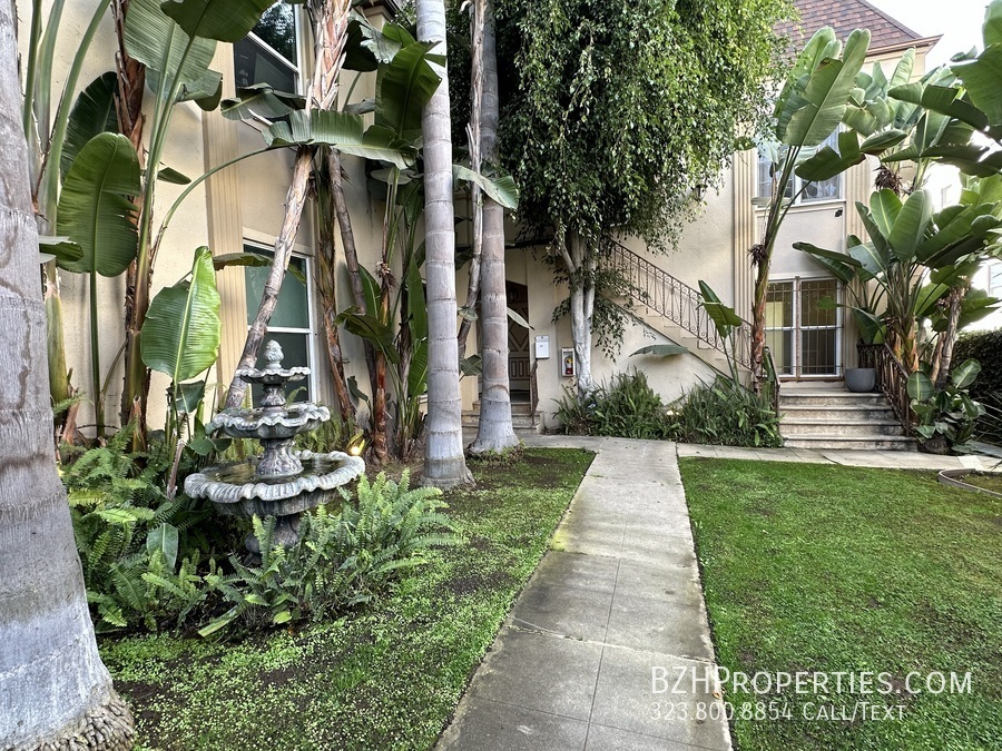 Foto principal - Gorgeous Fourplex Garden Apartment In Prim...