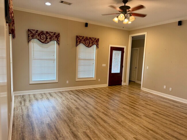 Foto del edificio - 364 Spring Hill Dr