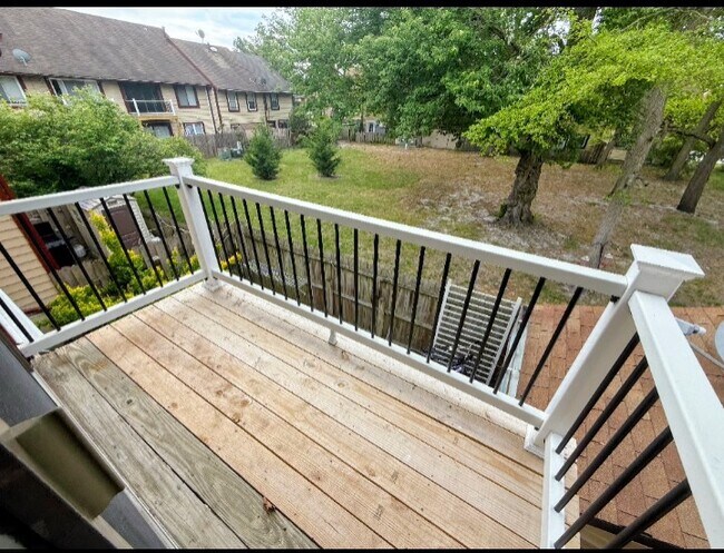 Building Photo - 65 Chelsea Cir