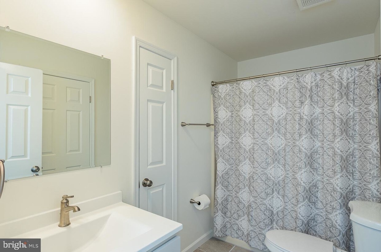 Primary Photo - 207 Maple Glen Cir