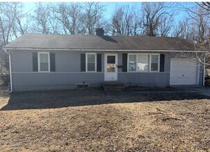 Building Photo - 8405 E 111 St