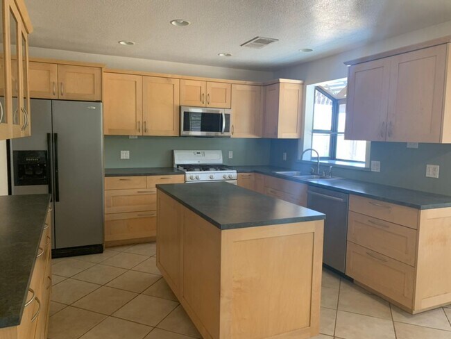 Foto del edificio - 3055 E San Juan Rd