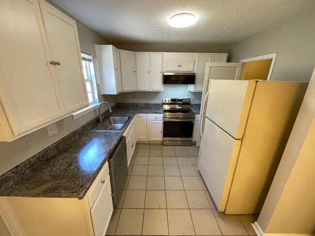 Building Photo - Cute, Efficient, and Affordable Home