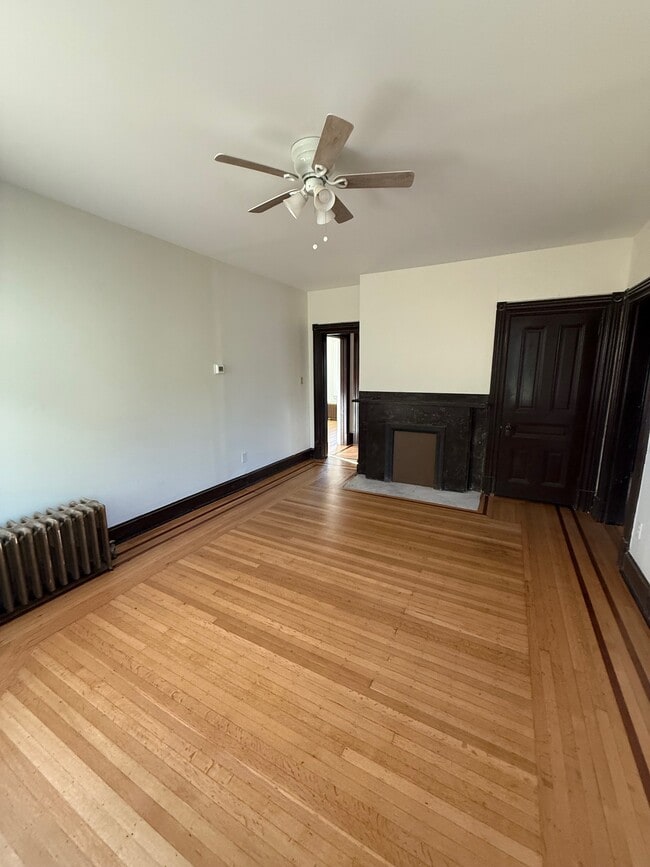 Building Photo - 433 Herschel St