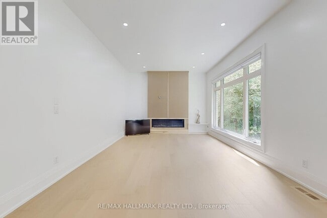 Building Photo - 12 Sunbay Ct