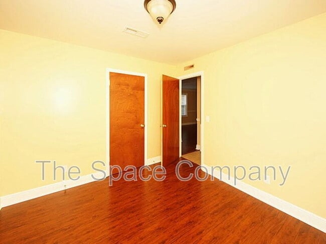 Foto del edificio - 995 King St