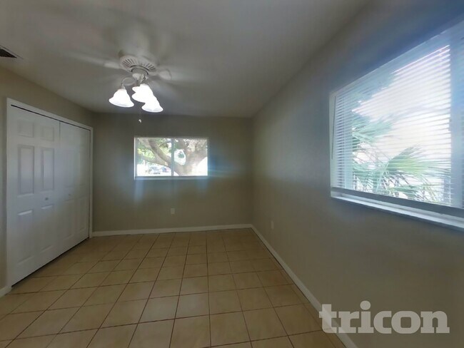 Building Photo - 4369 Montano Ave