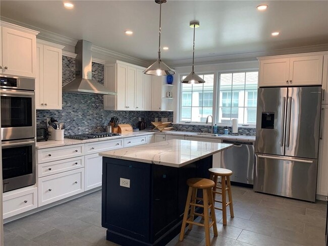 Building Photo - 86 Carroll Ave