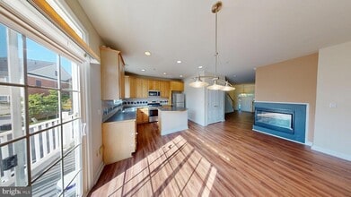 Building Photo - 308 Garden View Square