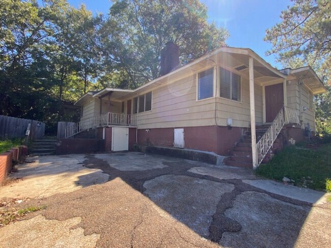 Building Photo - 942 Raymond Rd