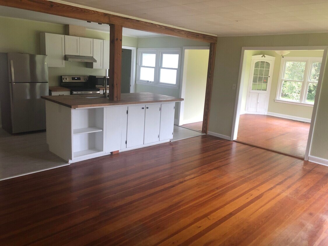 Foto principal - 3022 Livingston Rd