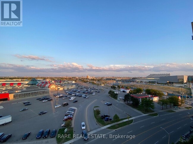 Photo du bâtiment - 840-840 Queens Plate Dr