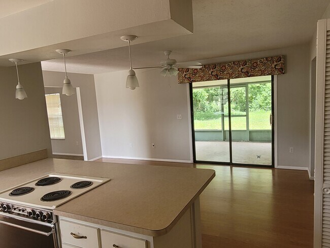 Building Photo - 1104 Beatrice St