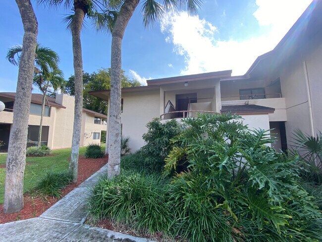 Building Photo - 12641 Westhampton Cir