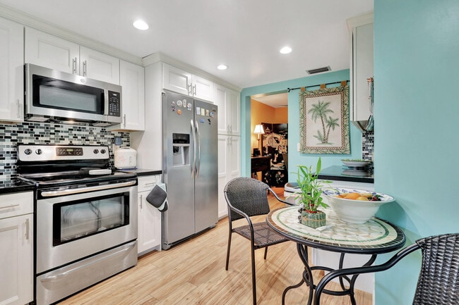 Building Photo - 3524 Via Poinciana