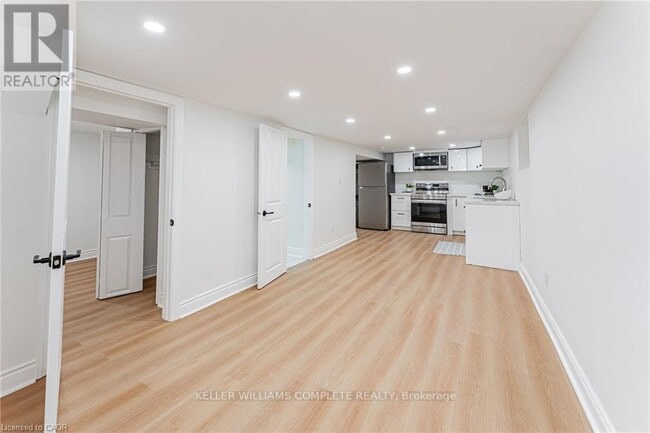 Building Photo - 15 Barnesdale Ave N