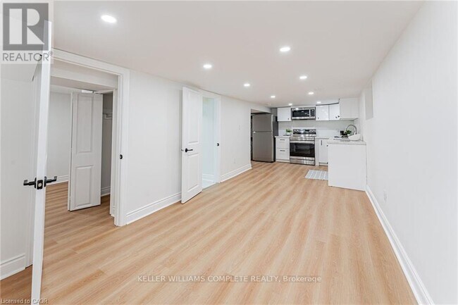 Photo du bâtiment - 15 Barnesdale Ave N