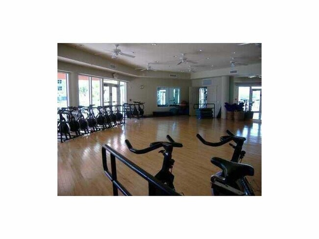 Foto del edificio - 3340 NE 190th St