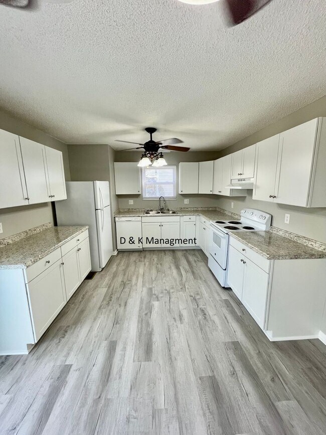 Foto del edificio - ***COMING SOON*** Beautiful 3 Bedroom, 2.5 Bath Home in the Cedar Bluff Area of Knoxville! Availa...