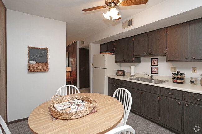 2BR - Kitchen - Bon Vista Apartment Homes
