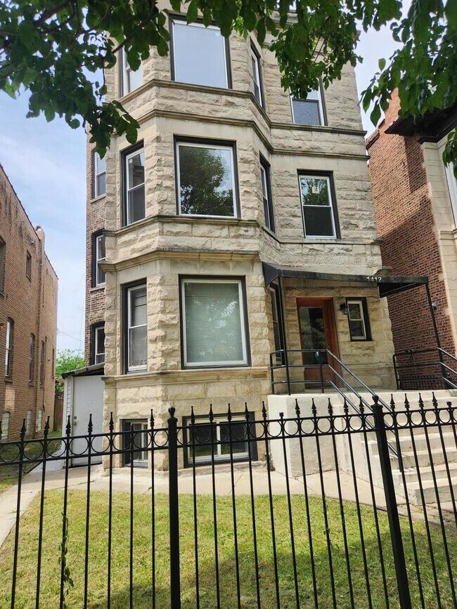 Building Photo - 1412 N Kedzie Ave