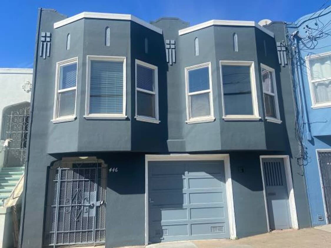 Primary Photo - Lovely Exclesior Home with 2 Car Garage Pa...