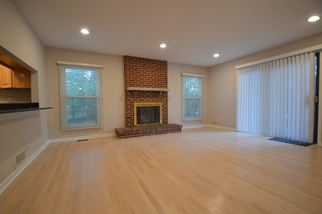 Building Photo - 4805 Greenwich Ct