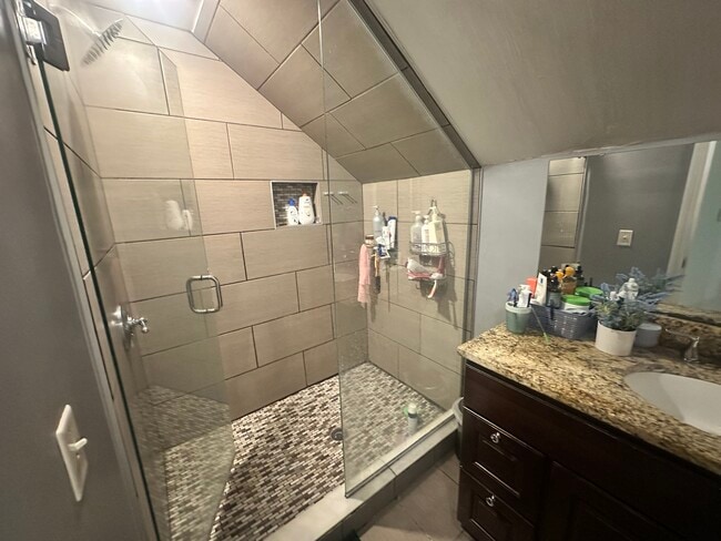 Foto del edificio - 33 Iroquois St