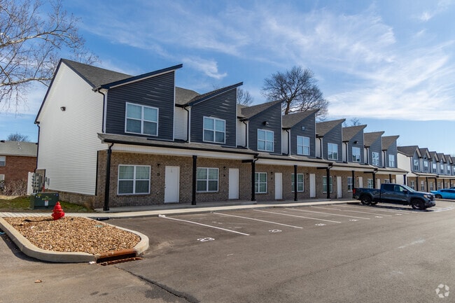 Building Photo - Highland Oaks