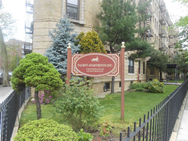 Foto del edificio - 83-52 Talbot St