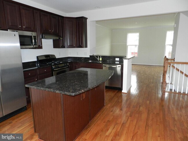 Building Photo - 905 Susan Cir
