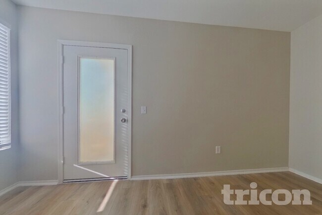 Foto del edificio - 4925 E Desert Cove Ave
