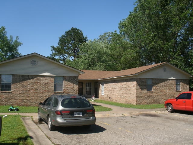 Primary Photo - 702-708 Cedar St